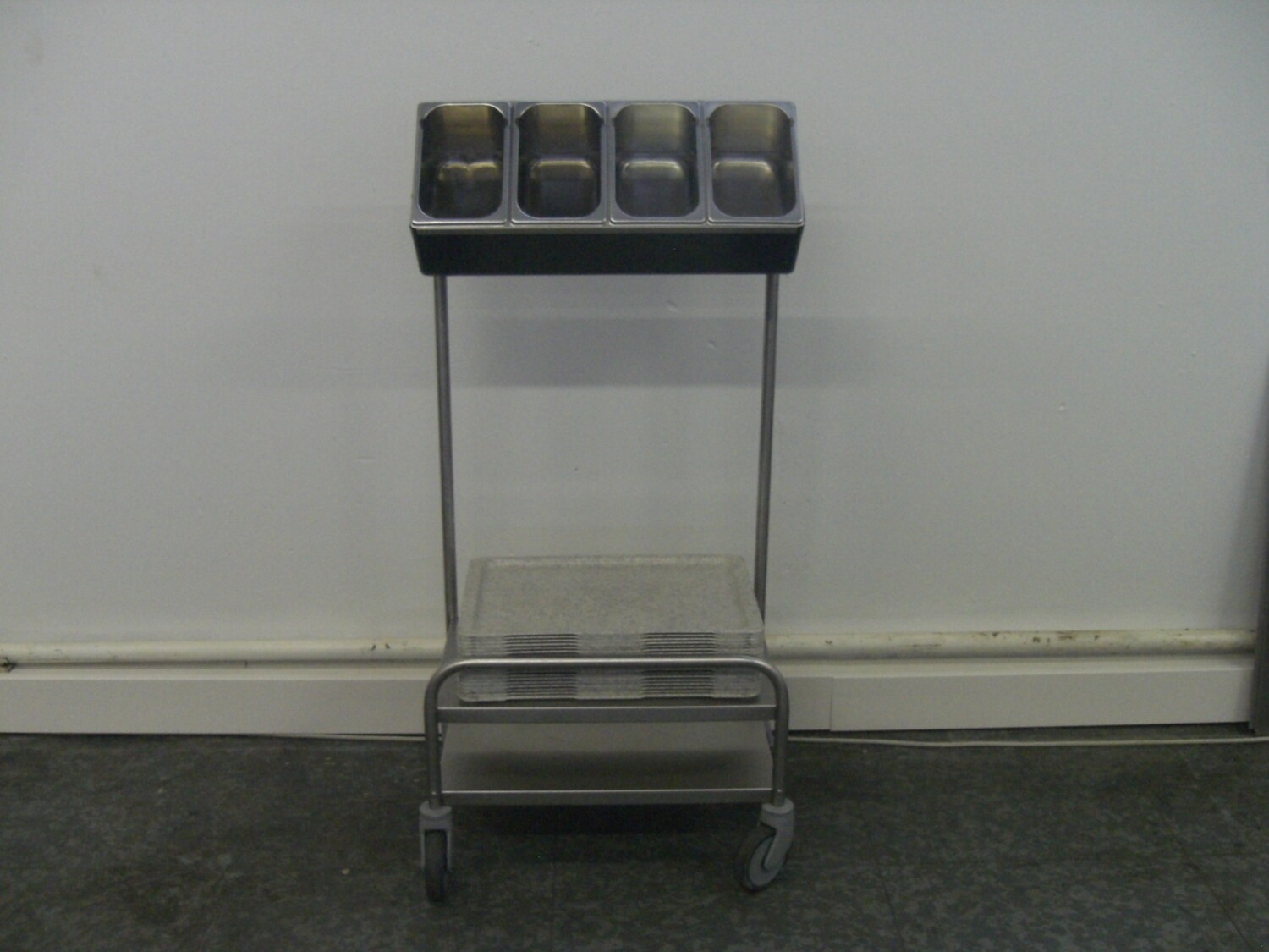 Besteckwagen mit Tablettablage fahrbar