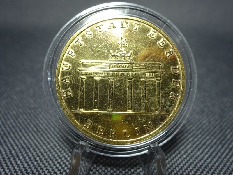 Münze DDR 1971 5 Mark Brandenburger Tor Berlin Vergoldet Münze DDR 1971 5 Mark Brandenburger Tor Berlin Vergoldet