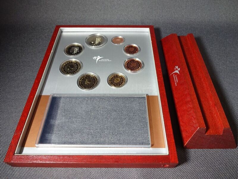 Kursmünzensatz KMS Set Niederlande 1999 1 Cent - 2 Euro Holz Aufsteller Prooflike Kursmünzensatz KMS Set Niederlande 1999 1 Cent - 2 Euro Holz Aufsteller Prooflike