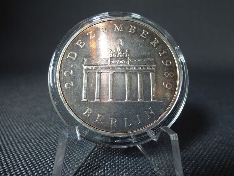 Silbermünze DDR 1990 20 Mark 22. Dezember 1989 Berlin Brandenburger Tor Patina Silbermünze DDR 1990 20 Mark 22. Dezember 1989 Berlin Brandenburger Tor Patina