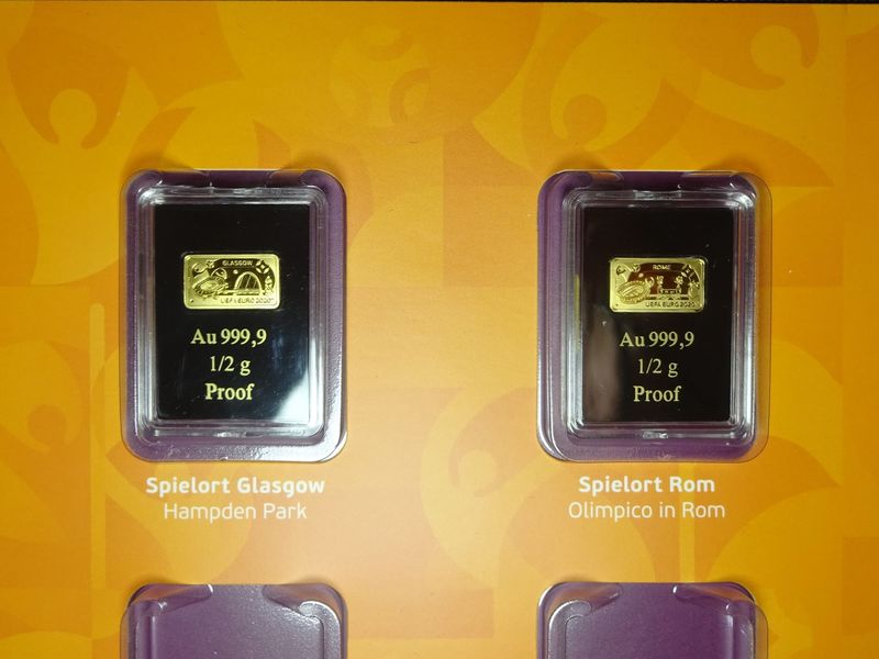 Goldbarren Set Gibraltar 2020 1 Pound UEFA EM Fussball Stadion Glasgow Rom Münzbarren 2x 0,5 g