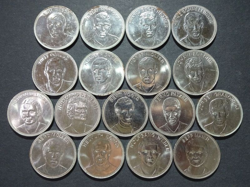 Medaillen Set Shell 1970 Deutschland Fussball WM Mexiko Gerd Müller Franz Beckenbauer Held 17x Spieler Erhaltung Medaillen Set Shell 1970 Deutschland Fussball WM Mexiko Gerd Müller Franz Beckenbauer Held 17x Spieler Erhaltung