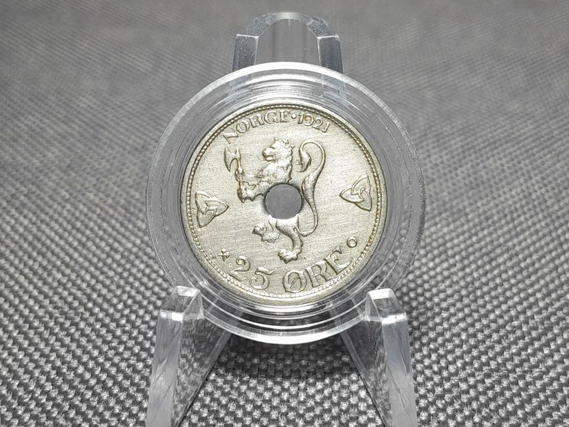 Münze Norwegen 1921 25 Öre Haakon VII. Loch Selten