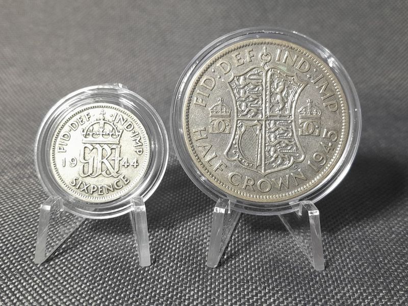 Silbermünzen Set England 1944 1945 6 Pence Half Crown 1/2 Krone George VI. Silbermünzen Set England 1944 1945 6 Pence Half Crown 1/2 Krone George VI.