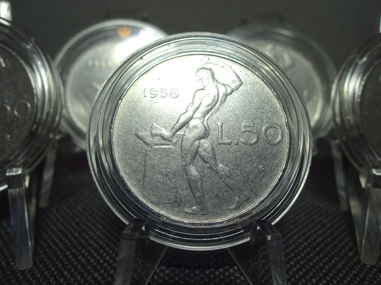 Münze Italien 1958 50 Lire Schmied Amboss Münze Italien 1958 50 Lire Schmied Amboss