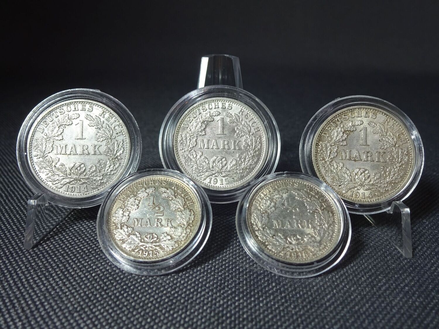 Silbermünzen-Set Deutsches Kaiserreich 1914 1915 1916 F 1/2 1 Mark Stuttgart Fehlprägung Silbermünzen-Set Deutsches Kaiserreich 1914 1915 1916 F 1/2 1 Mark Stuttgart Fehlprägung