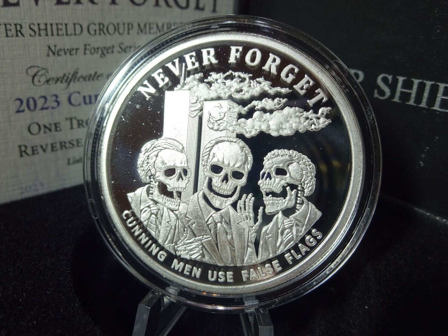 Silbermedaille USA 2023 World Trade Center WTC Cunning Men False Flag Silver Shield Proof 1 Oz Unze