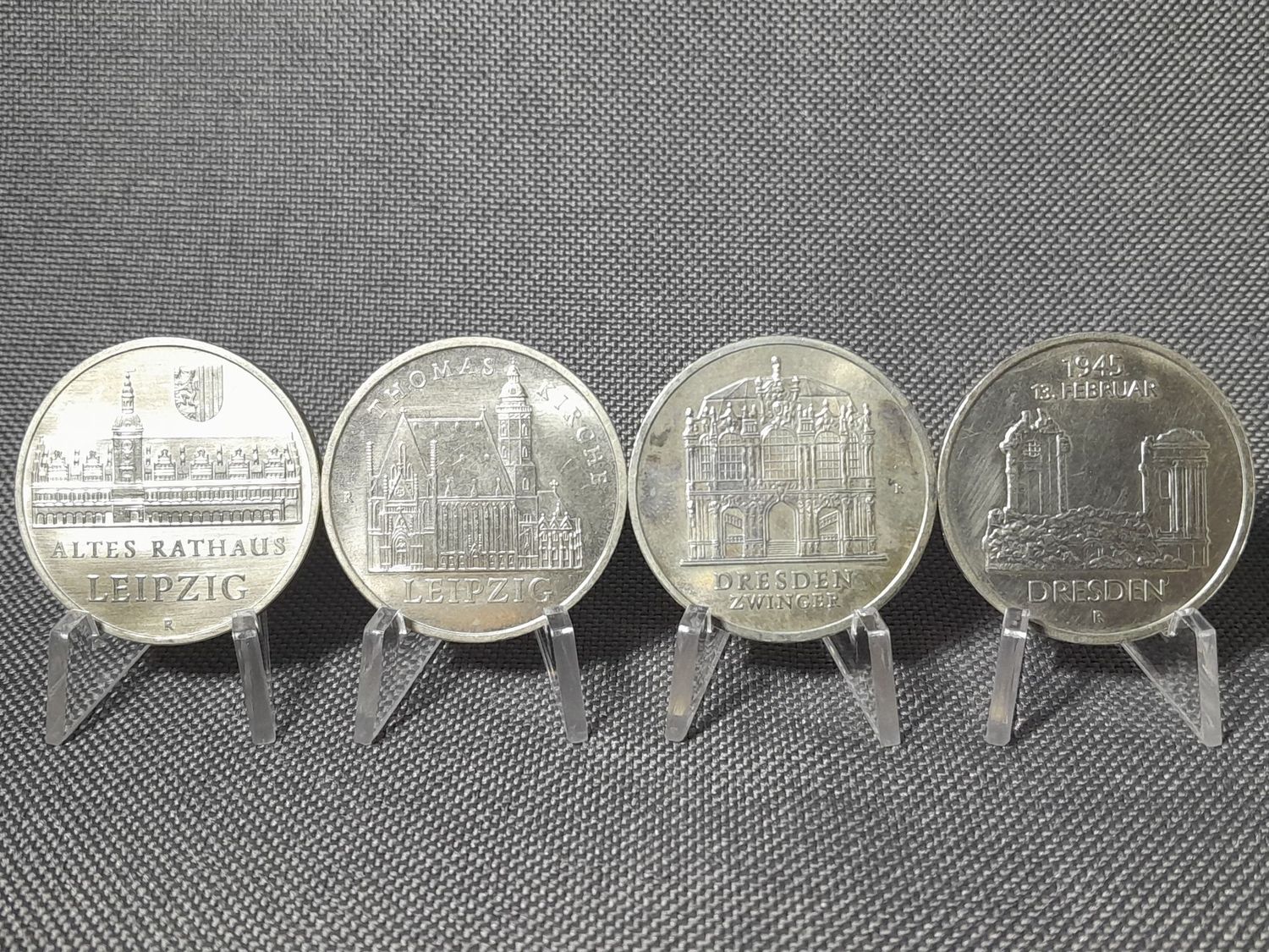 Münzen Set DDR 1984 1985 5 Mark Leipzig Thomas Kirche Altes Rathaus Zwinger Dresden 1945 Münzen Set DDR 1984 1985 5 Mark Leipzig Thomas Kirche Altes Rathaus Zwinger Dresden 1945