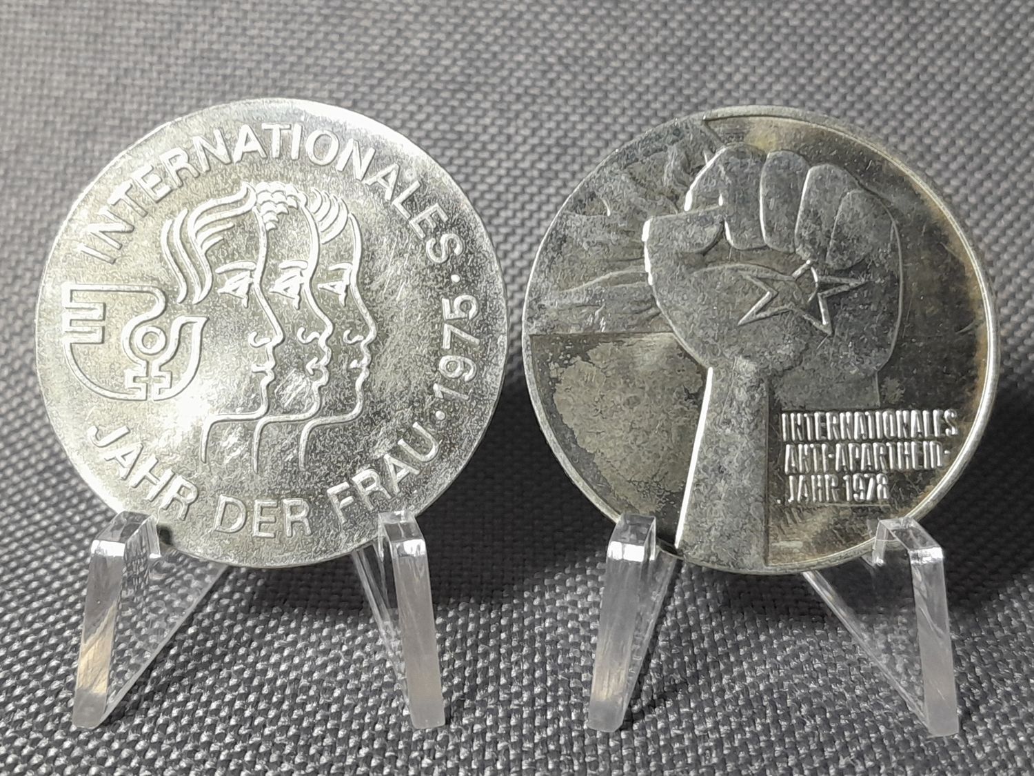 Münzen Set DDR 1975 1978 5 Mark Internationales Anti Apartheid Jahr der Frau Münzen Set DDR 1975 1978 5 Mark Internationales Anti Apartheid Jahr der Frau