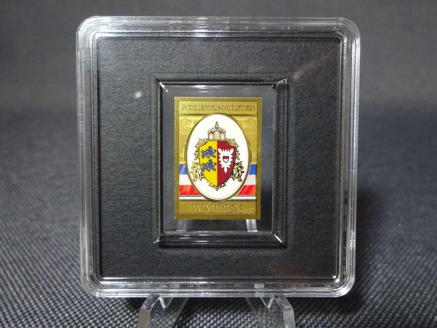 Goldmünze Tschad 3000 Francs Schleswig Holstein Wappen Farbe Goldbarren 1/500 Oz Unze Goldmünze Tschad 3000 Francs Schleswig Holstein Wappen Farbe Goldbarren 1/500 Oz Unze