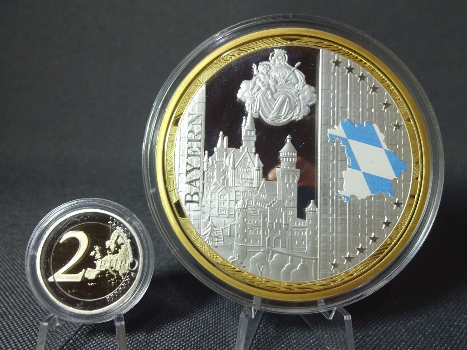 Medaille Deutschland 2019 Schloss Neuschwanstein Bayern Farbe Gilded Proof Gigantenprägung 70 mm Medaille Deutschland 2019 Schloss Neuschwanstein Bayern Farbe Gilded Proof Gigantenprägung 70 mm