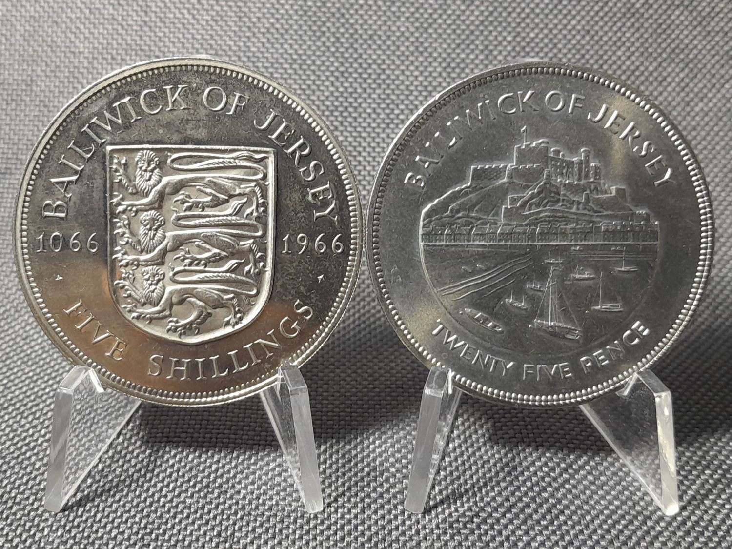 Münzen Set Bailiwick of Jersey 1966 1977 5 25 Pence Shillings Queen Elizabeth II.