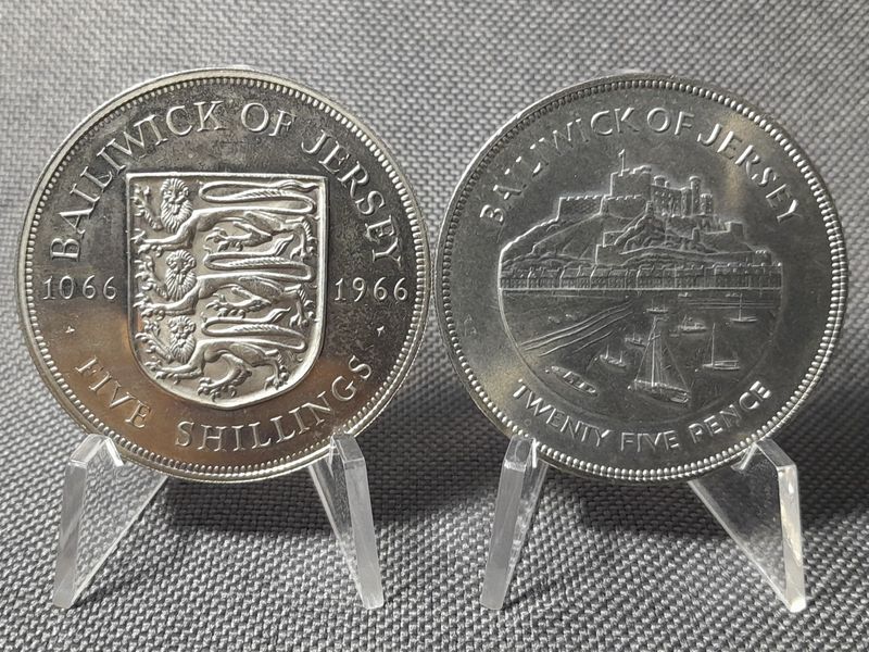 Münzen Set Bailiwick of Jersey 1966 1977 5 25 Pence Shillings Queen Elizabeth II. Münzen Set Bailiwick of Jersey 1966 1977 5 25 Pence Shillings Queen Elizabeth II.
