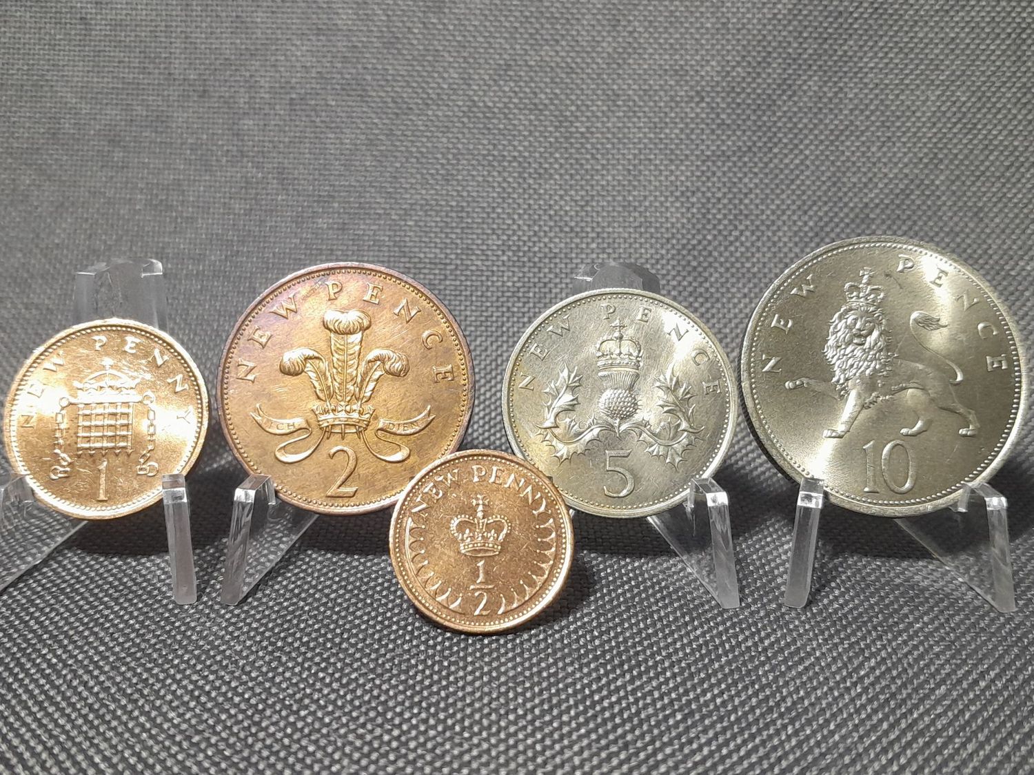 Münzen Set England 1969 1971 1975 1979 1/2 1 2 5 10 New Penny Pence Elizabeth II. Erhaltung! Münzen Set England 1969 1971 1975 1979 1/2 1 2 5 10 New Penny Pence Elizabeth II. Erhaltung!