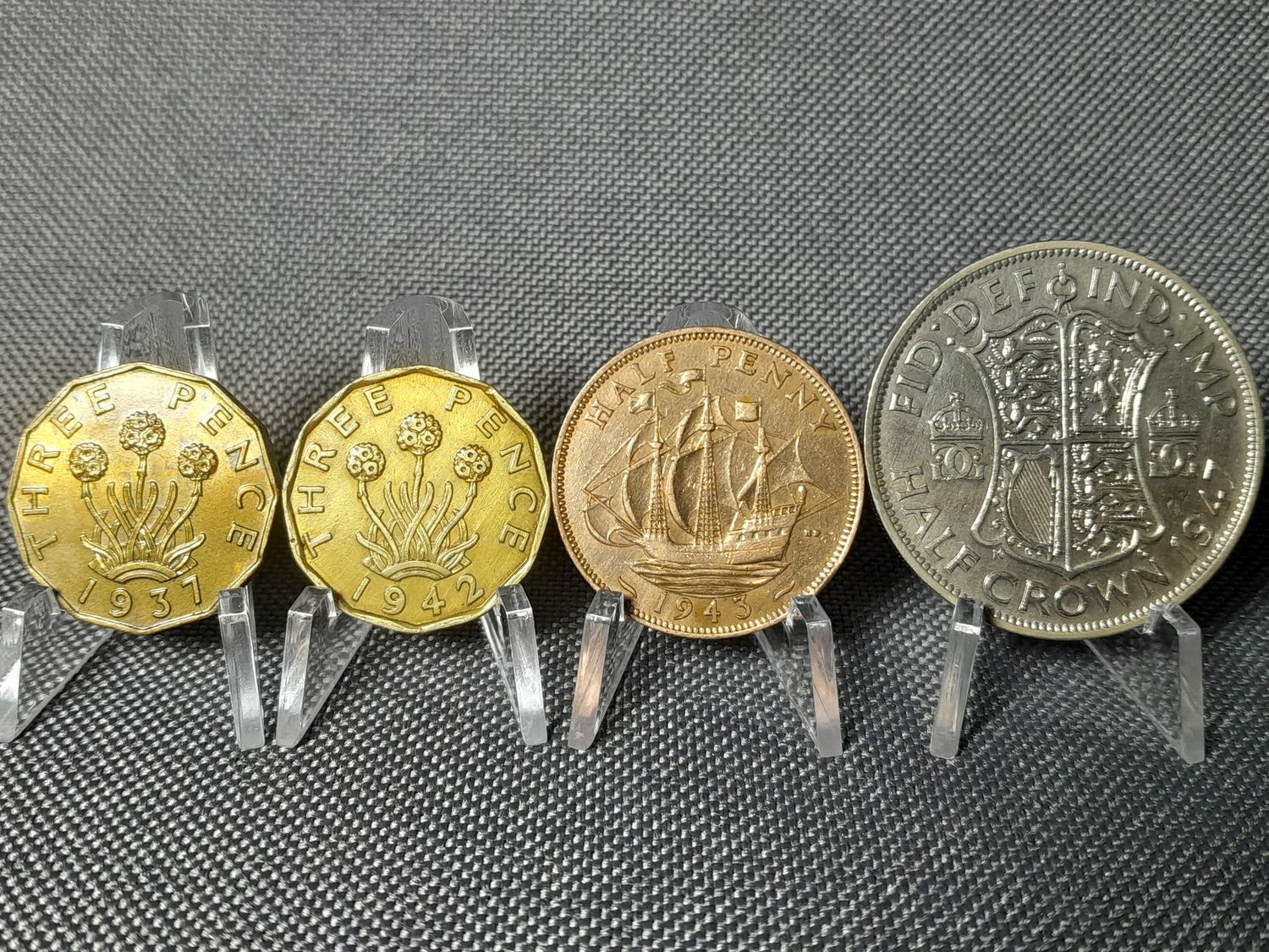 Münzen Set England 1937 1942 1943 1947 3 Pence 1/2 Half Penny Crown König George VI. Erhaltung! Münzen Set England 1937 1942 1943 1947 3 Pence 1/2 Half Penny Crown König George VI. Erhaltung!