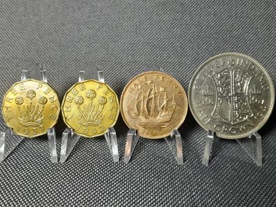 Münzen Set England 1937 1942 1943 1947 3 Pence 1/2 Half Penny Crown König George VI. Erhaltung! Münzen Set England 1937 1942 1943 1947 3 Pence 1/2 Half Penny Crown König George VI. Erhaltung!