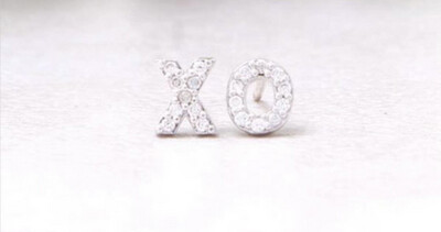 Pavé XO Studs