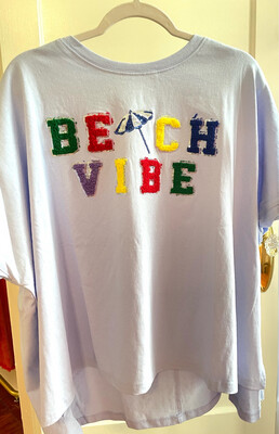Loose Fit Tee with
Multicolor Beach
Vibe Fussy Patch
