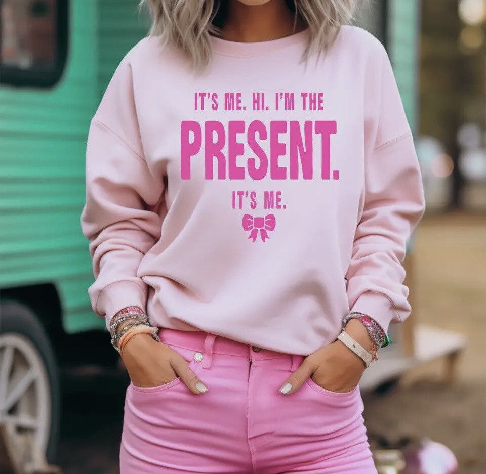 It's Me Hi I'm the Present Its Me Christmas Pink Sweatshirt