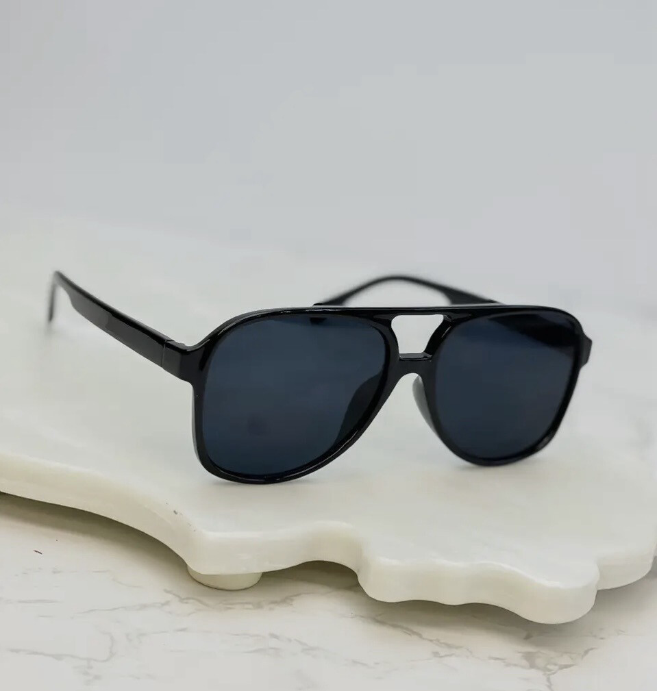 Fallon Aviator Sunglasses
- Black