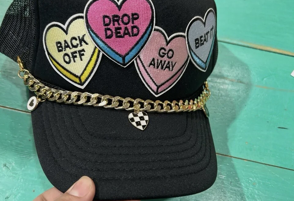 Mixed Hearts Trucker Hat Chain Black & White