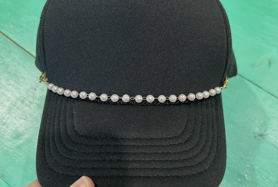 Pearl Trucker Hat Chain