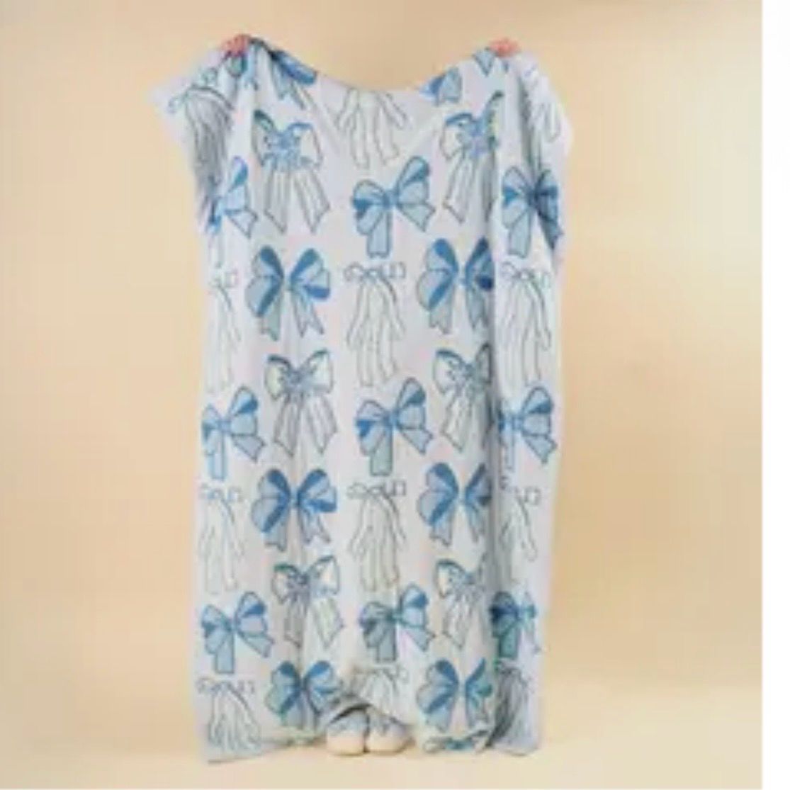 Cozy Dreams Luxe Blanket-Blushing Bows Blue
