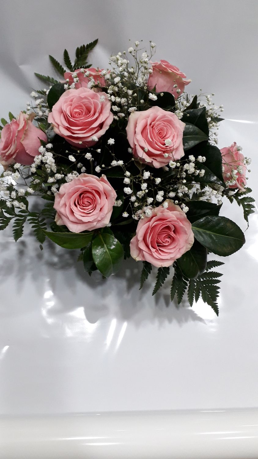 Ramo de 8 Rosas rosas y paniculata 