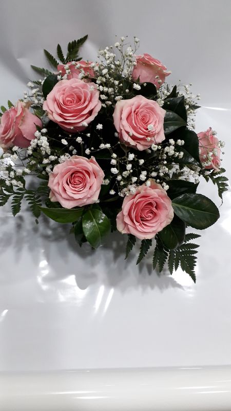 Ramo de 8 Rosas rosas y paniculata 