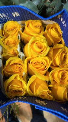 Rosas amarillas ramos de 5 tallos 30€