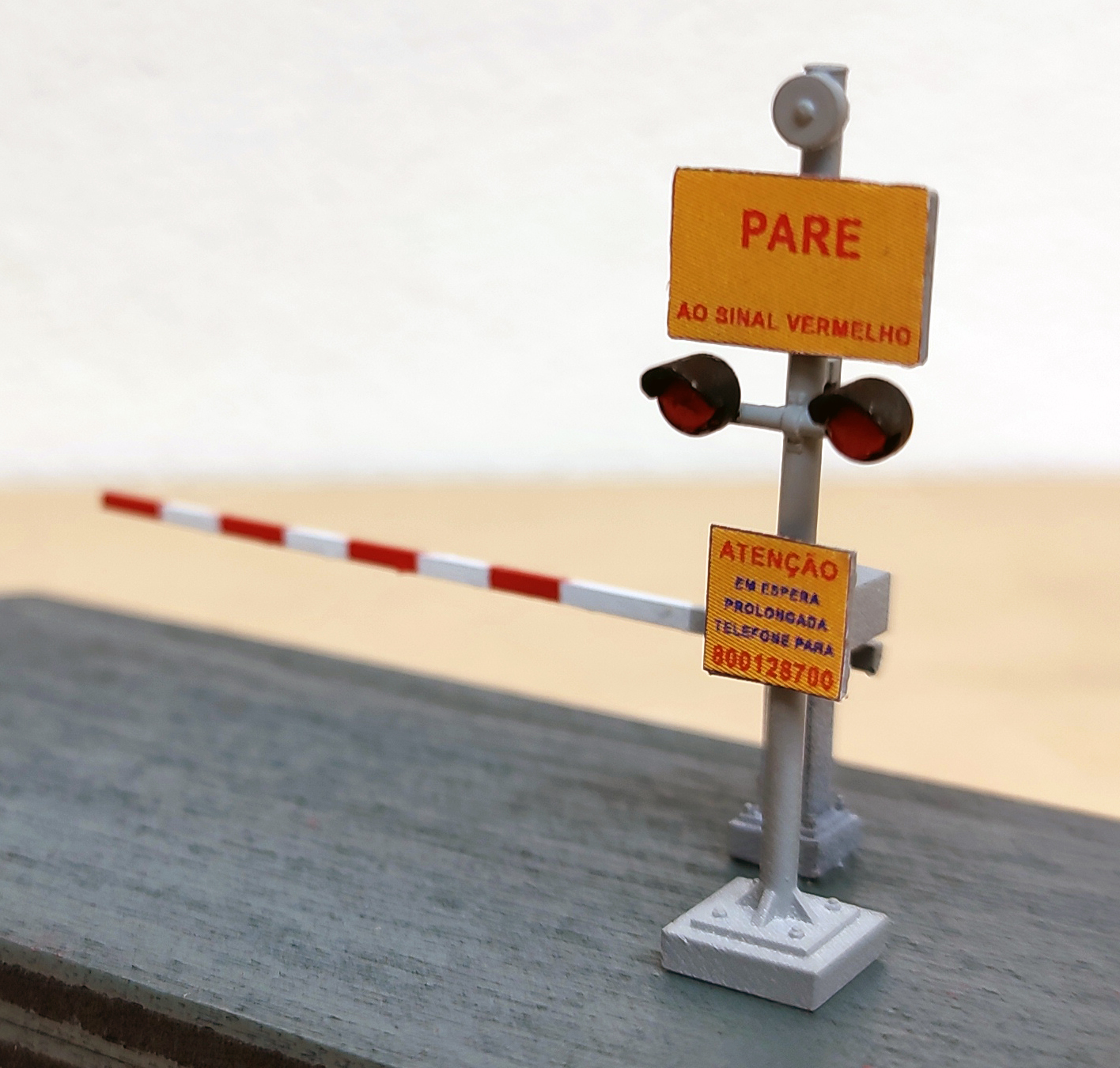 Passagem de nível automatizada | EFACEC