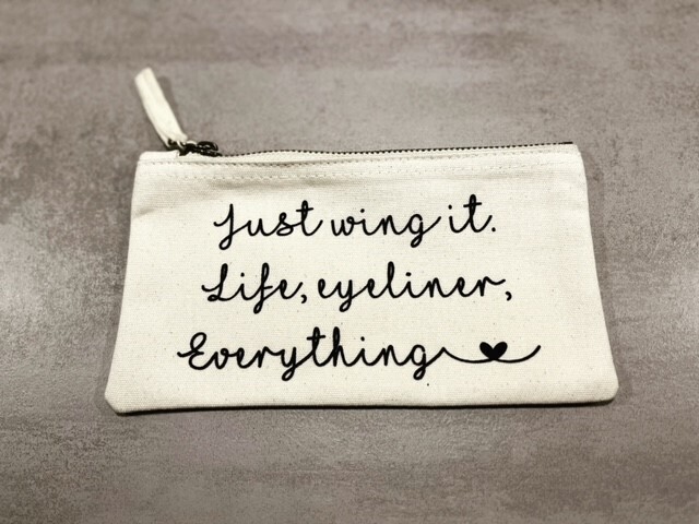 Etui (S) "Just wing it" Naturel - Kies je eigen letter kleur!