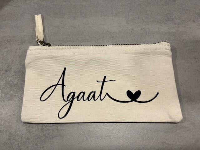 Etui (S) met naam Naturel -  Kies je eigen letter kleur!