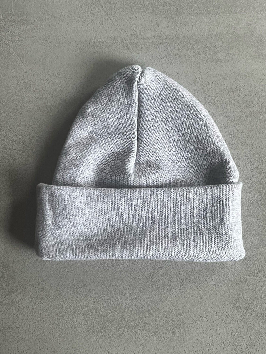 Babymuts met naam: Licht Grijs
