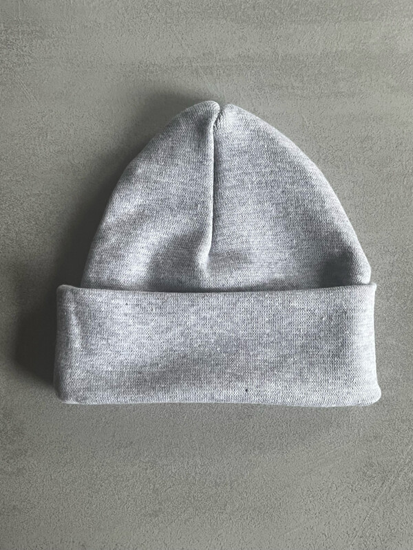 Babymuts met naam: Licht Grijs