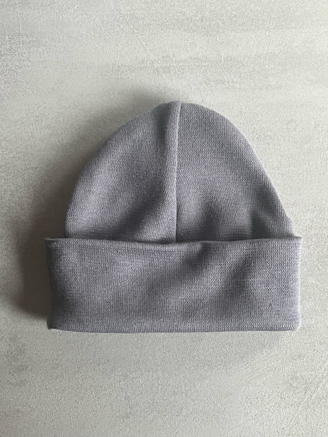 Babymuts met naam: Grijs