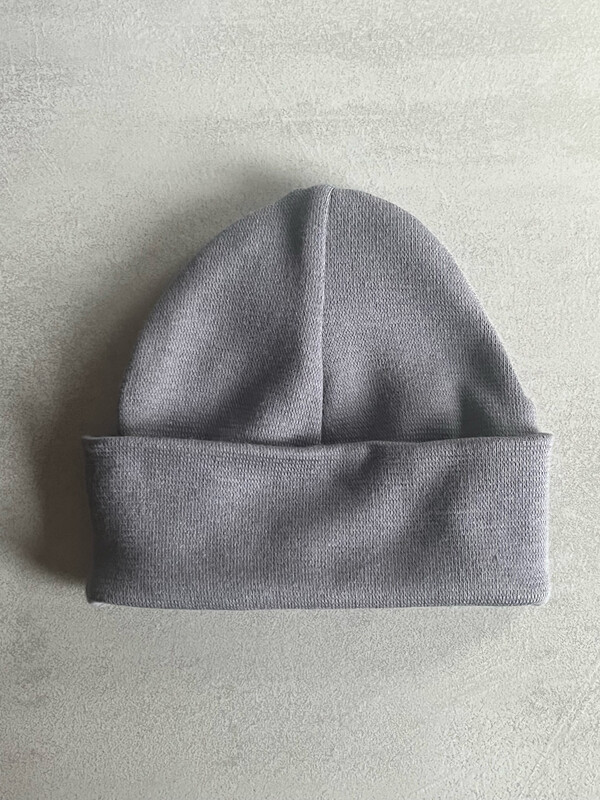 Babymuts met naam: Grijs