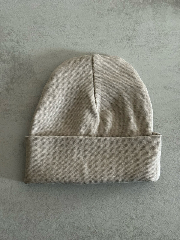 Babymuts met naam: Sand