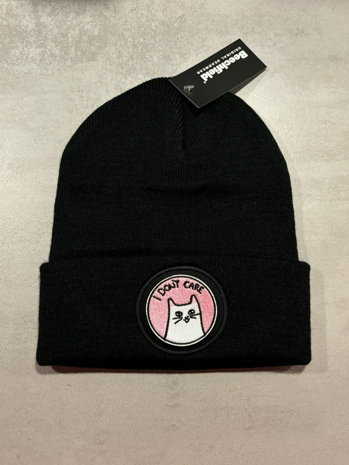 Muts/Beanie Zwart “I don’t care” Cat
