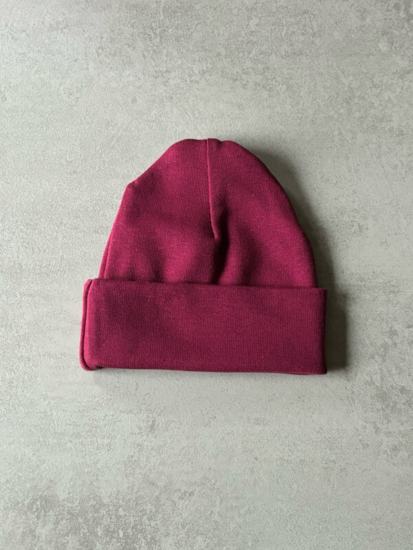 Babymuts met naam: Bordeaux Rood