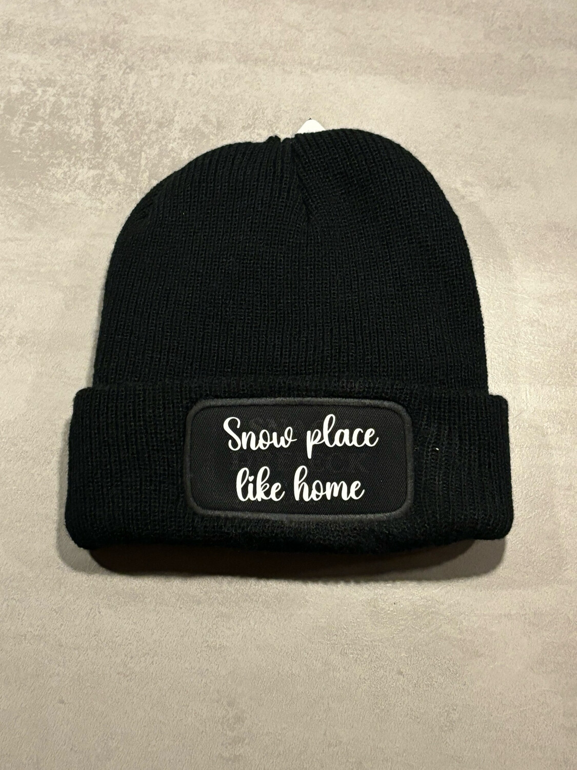Muts/Beanie Zwart “Snow place like home”