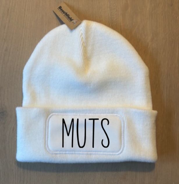Muts / Beanie Wit met tekst Muts zwarte letters