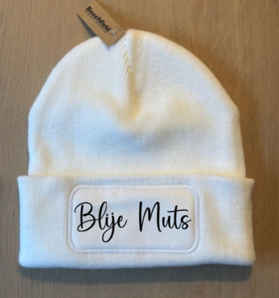 Muts / Beanie Wit met tekst Blije Muts zwarte letters