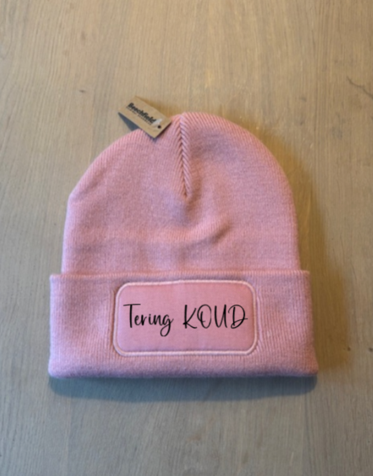 Muts / Beanie Roze met tekst Tering Koud zwarte letters