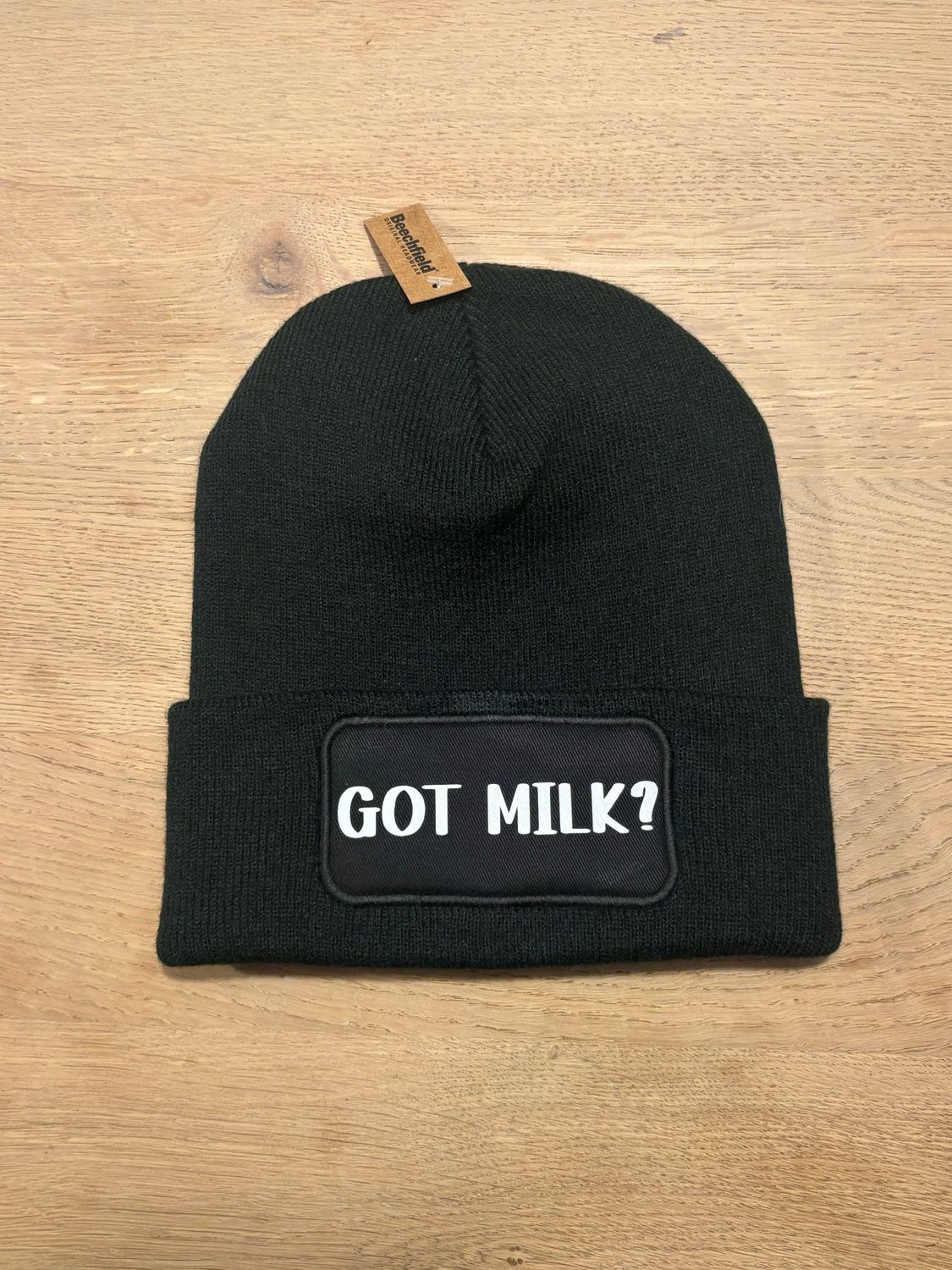 Muts / Beanie met de tekst: Got Milk? Zwarte muts met witte letters