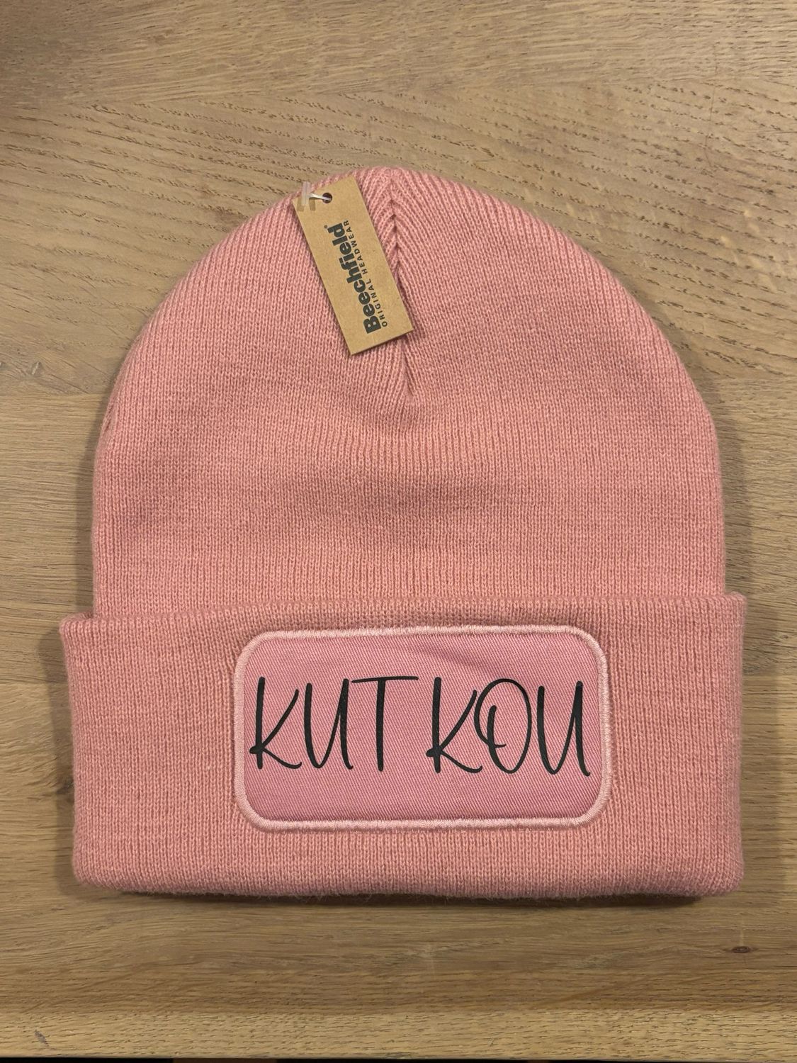 Muts / Beanie roze met tekst Kut Kou