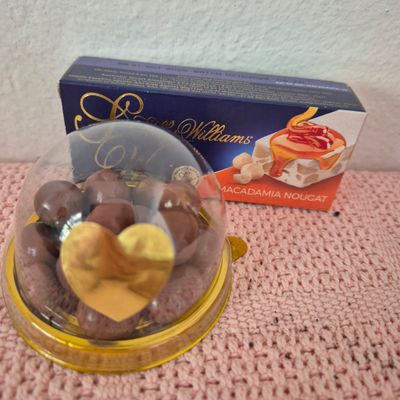 Golden dome hamper