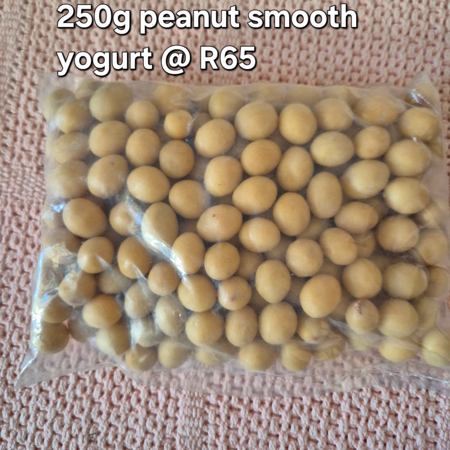 Peanuts coated with yogurt