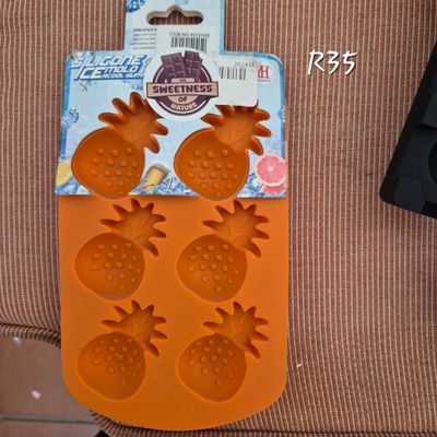 Silicone pineapple mold