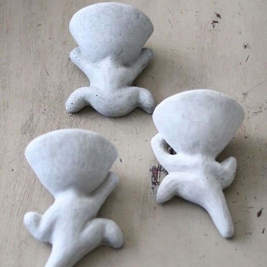 Cement climbing figures Cement climbing figures